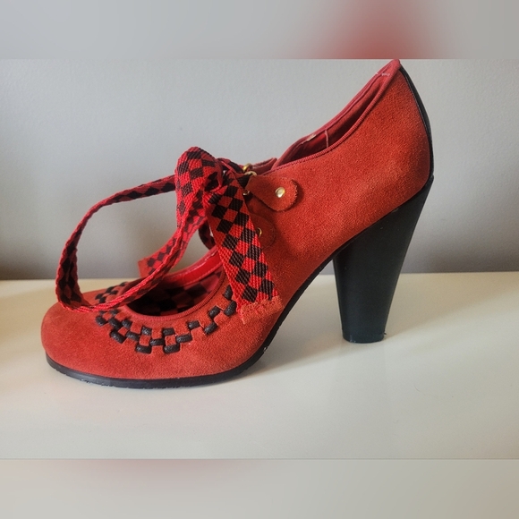 Betsey Johnson Red Suede Heels With Black Piping, VGUC, Size 9 - Picture 8 of 13